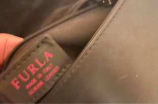 Bolso Furla de piel y tachuelas mariposa