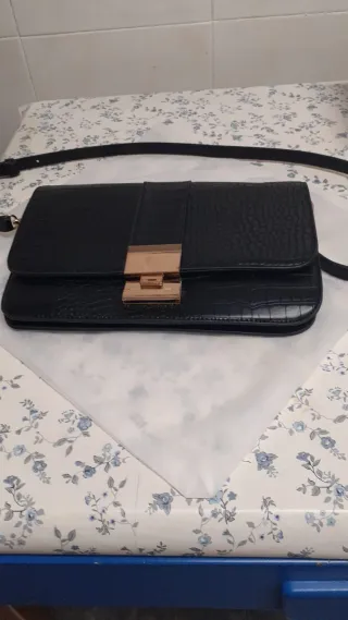 Bolso de mano negro efecto piel