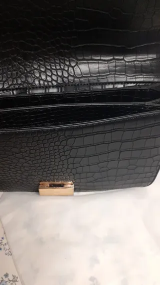 Bolso de mano negro efecto piel