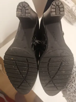 Botín Pitillos Negro Charol de piel Hebilla Tacón