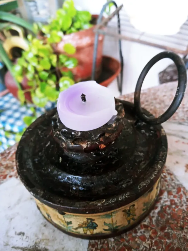 Candelabro antiguo decorado