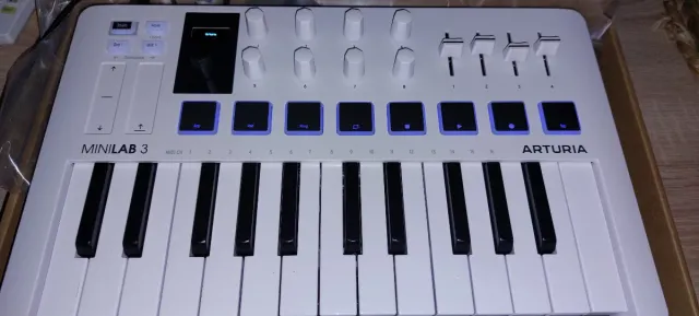 Controlador MIDI Arturia MiniLab 3 Blanco