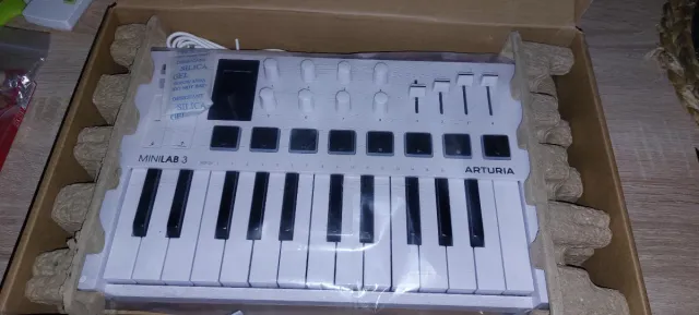 Controlador MIDI Arturia MiniLab 3 Blanco