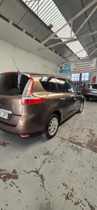 Renault Grand Scenic 2015