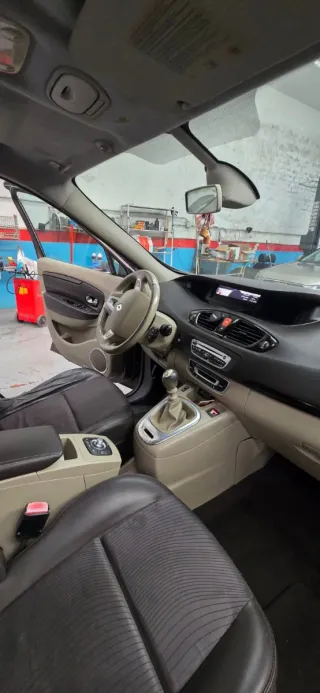 Renault Grand Scenic 2015