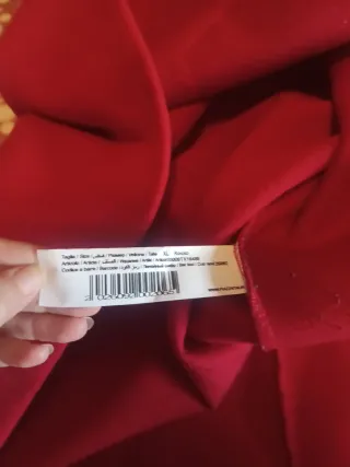 Cappotto rosso con cappuccio