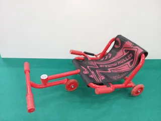 Patín con asiento rojo