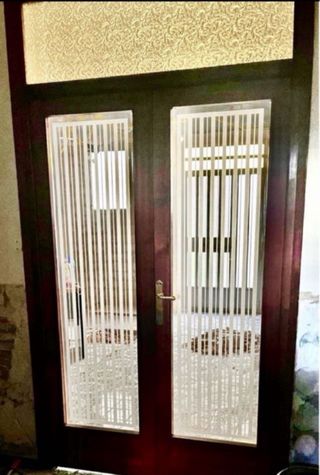 Puerta doble de madera