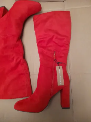 Botas altas rojas