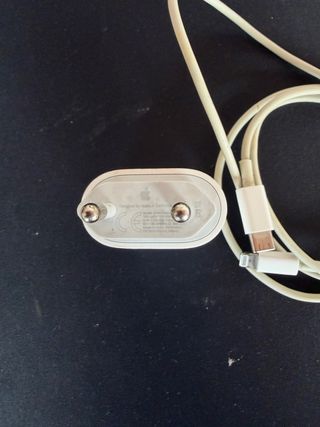 Custodia iPhone 11 Pro + Caricatore Apple