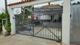 Puerta metálica para chalet