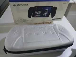PlayStation Portal con caja y funda