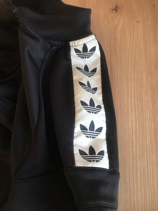 Chaqueta Adidas negra Talla S cremallera
