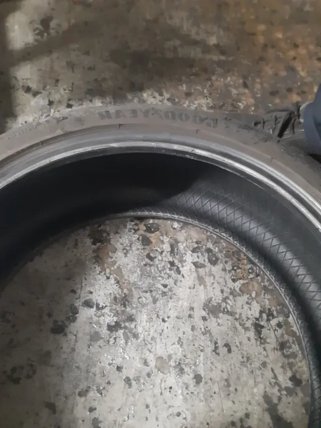 Neumático Goodyear 225/40 R19 93V