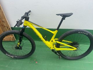 Bicicleta Montaña Scott Amarilla spark