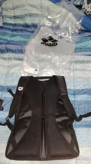 Zaino nuoto Arena nero con dettagli fluo