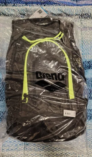 Zaino nuoto Arena nero con dettagli fluo