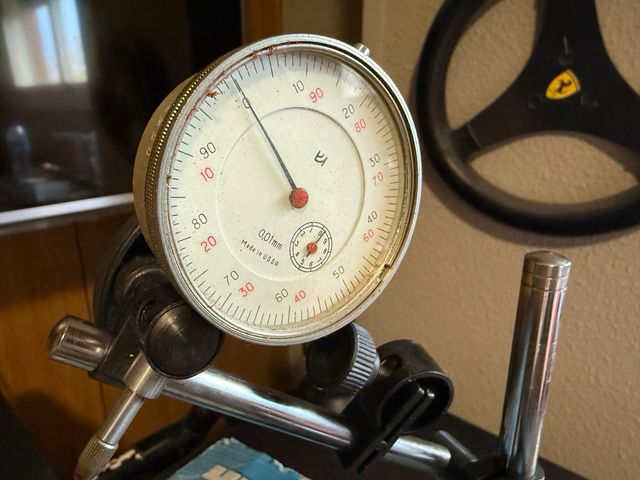 Base magnética con reloj comparador