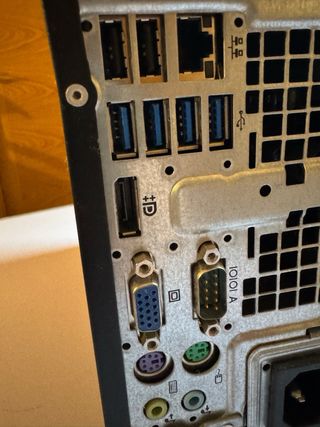 CPU PEQUEÑA HP CORE i5 con 10 puertos USB