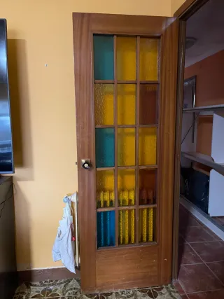 9 Puertas madera con y sin vidriera