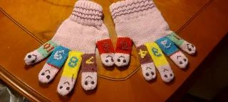 Guantes infantiles divertidos con números