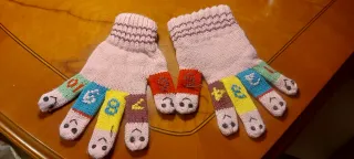 Guantes infantiles divertidos con números