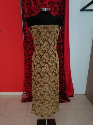 Vestido midi palabra de honor encaje dorado