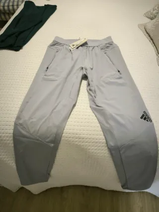 Pantalones Adidas hombre grises sin estrenar