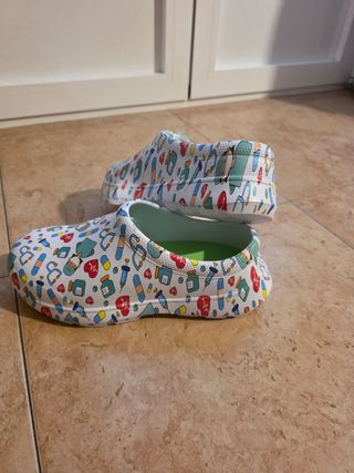 Zuecos con estampados enfermeria
