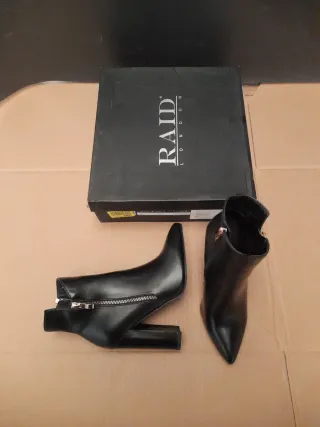 Botines RAID negros tacón cremallera