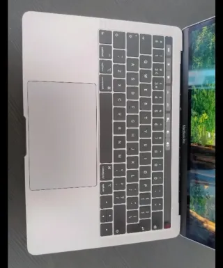 MacBook Pro 13 Touch Bar