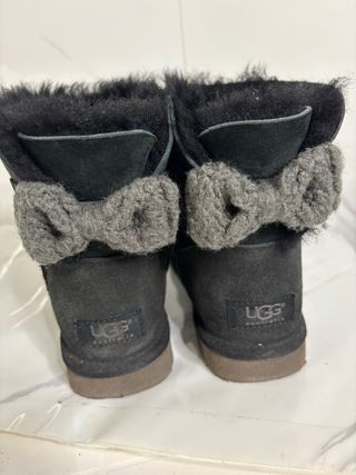 UGG neri con fiocco