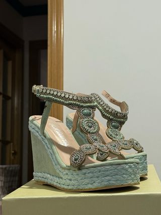Sandalias cuña verde y doradas