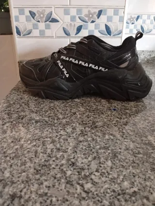 Deportivas Fila Talla Negras.