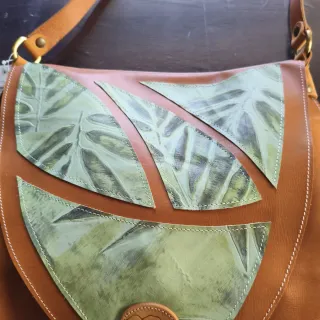 Borsa in cuoio Luca Talarico con foglie