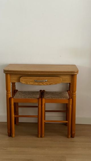 Mesa extensible con 2 sillas