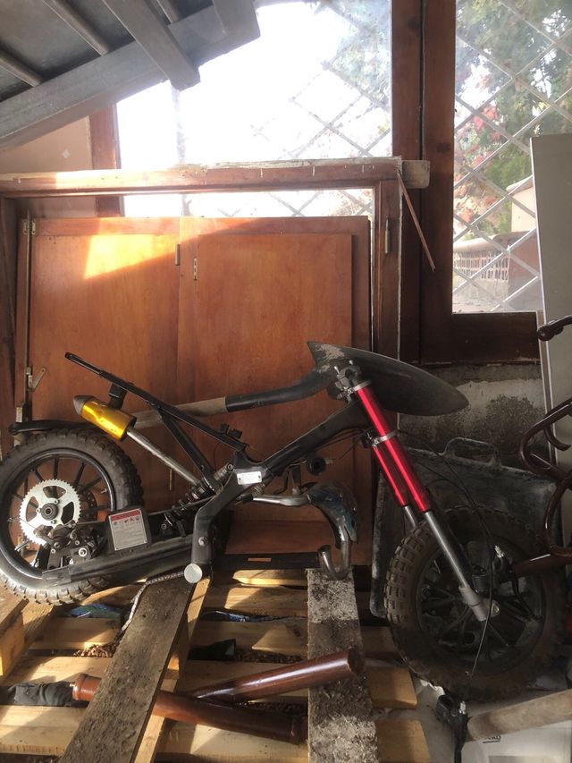 Moto infantil una funciona y la otra para piezas