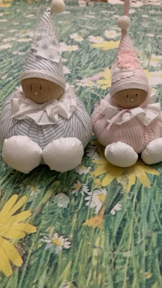 Set 2 bamboline con cappello a cono