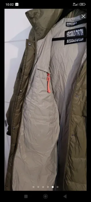 Abrigo Bimba y Lola verde plumón oversize.