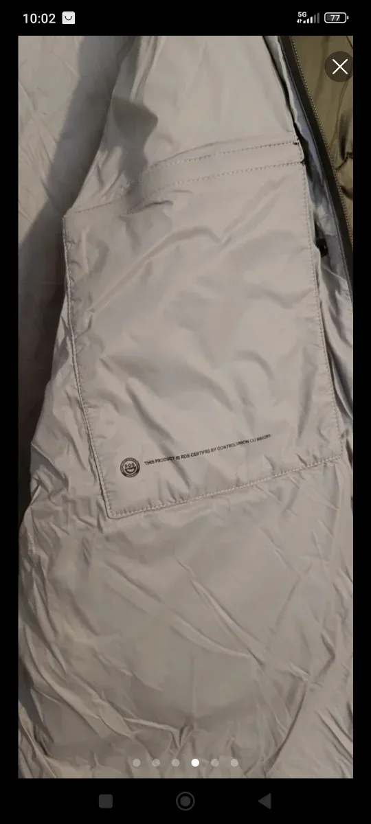 Abrigo Bimba y Lola verde plumón oversize.