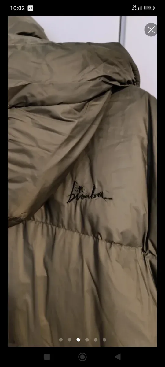 Abrigo Bimba y Lola verde plumón oversize.