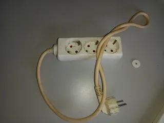 Base enchufe naranja con cable