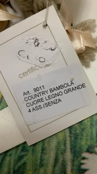 Decorazione cuore in legno con bambola