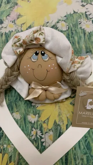 Decorazione cuore in legno con bambola