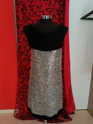 Vestido cóctel MKN negro y plateado