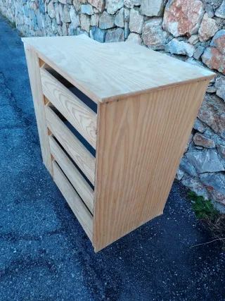 Cajonera de madera con 4  cajones,  64 x 59 d fond
