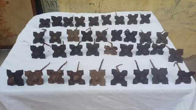 Chiodi antichi in ferro battuto Dimensioni 6x6 cm