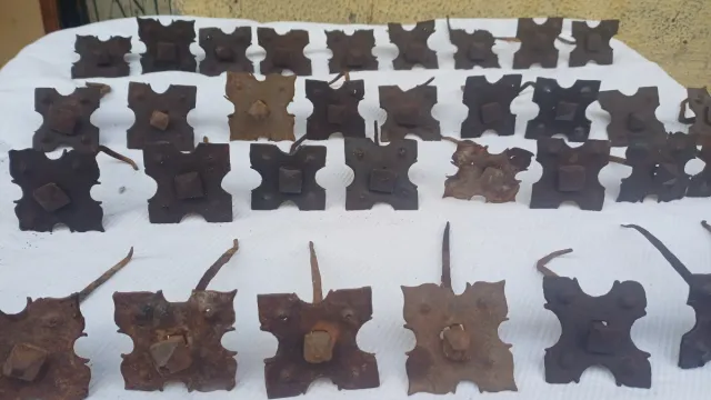 Chiodi antichi in ferro battuto Dimensioni 6x6 cm