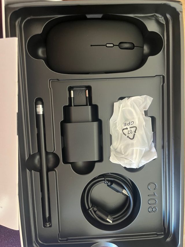 Tablet Nero Nuovo con Accessori