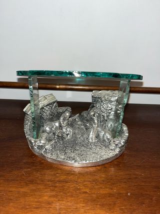 Presepe artistico con figure e piano in vetro